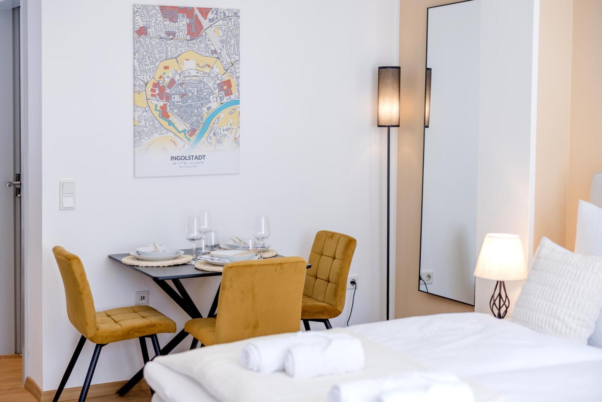 Lumen Homes - Altstadt-Studio Direkt Im Zentrum, Kueche, Netflix, Oeffentlicher Parkplatz Ums Eck Ingolstadt Ngoại thất bức ảnh