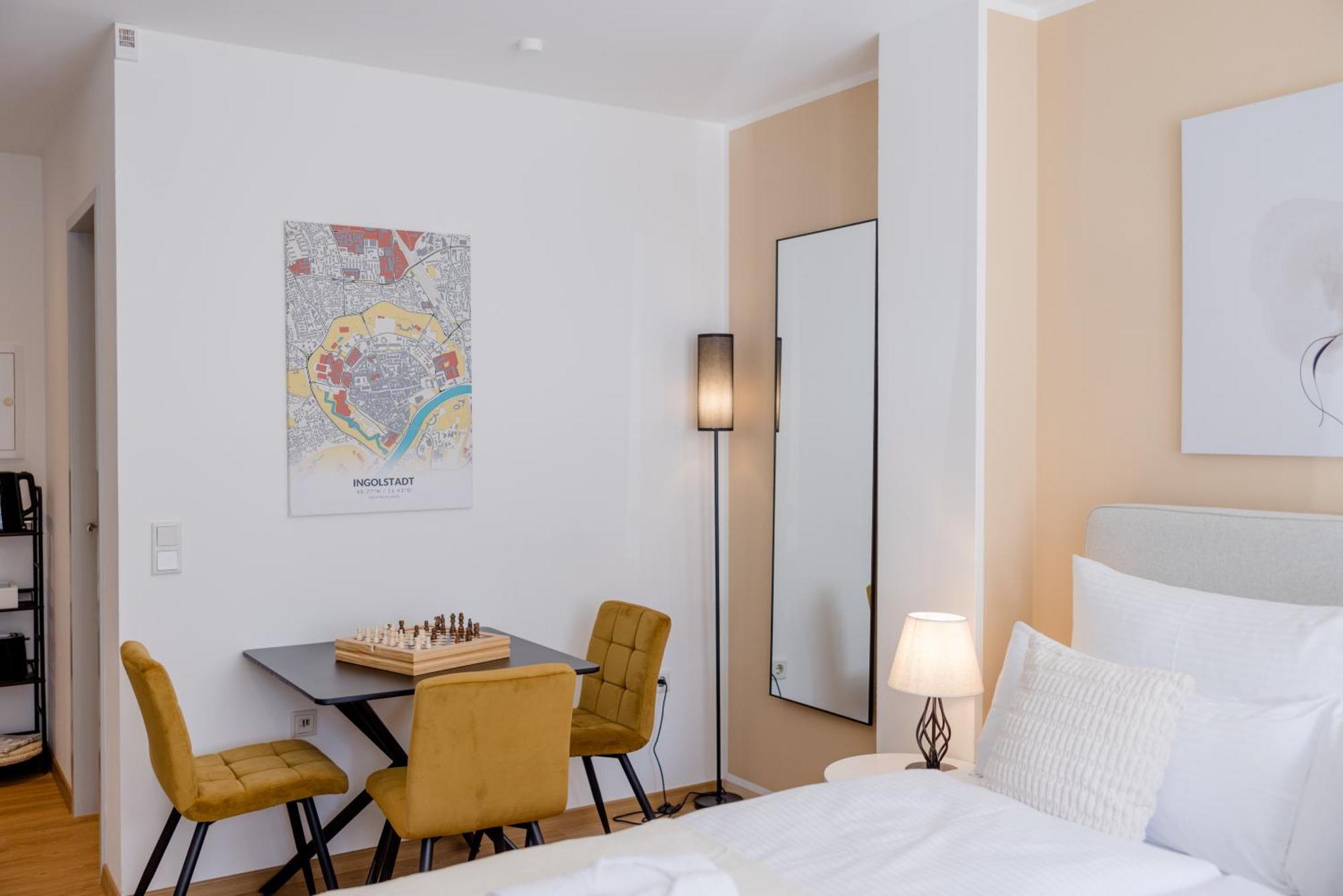 Lumen Homes - Altstadt-Studio Direkt Im Zentrum, Kueche, Netflix, Oeffentlicher Parkplatz Ums Eck Ingolstadt Ngoại thất bức ảnh