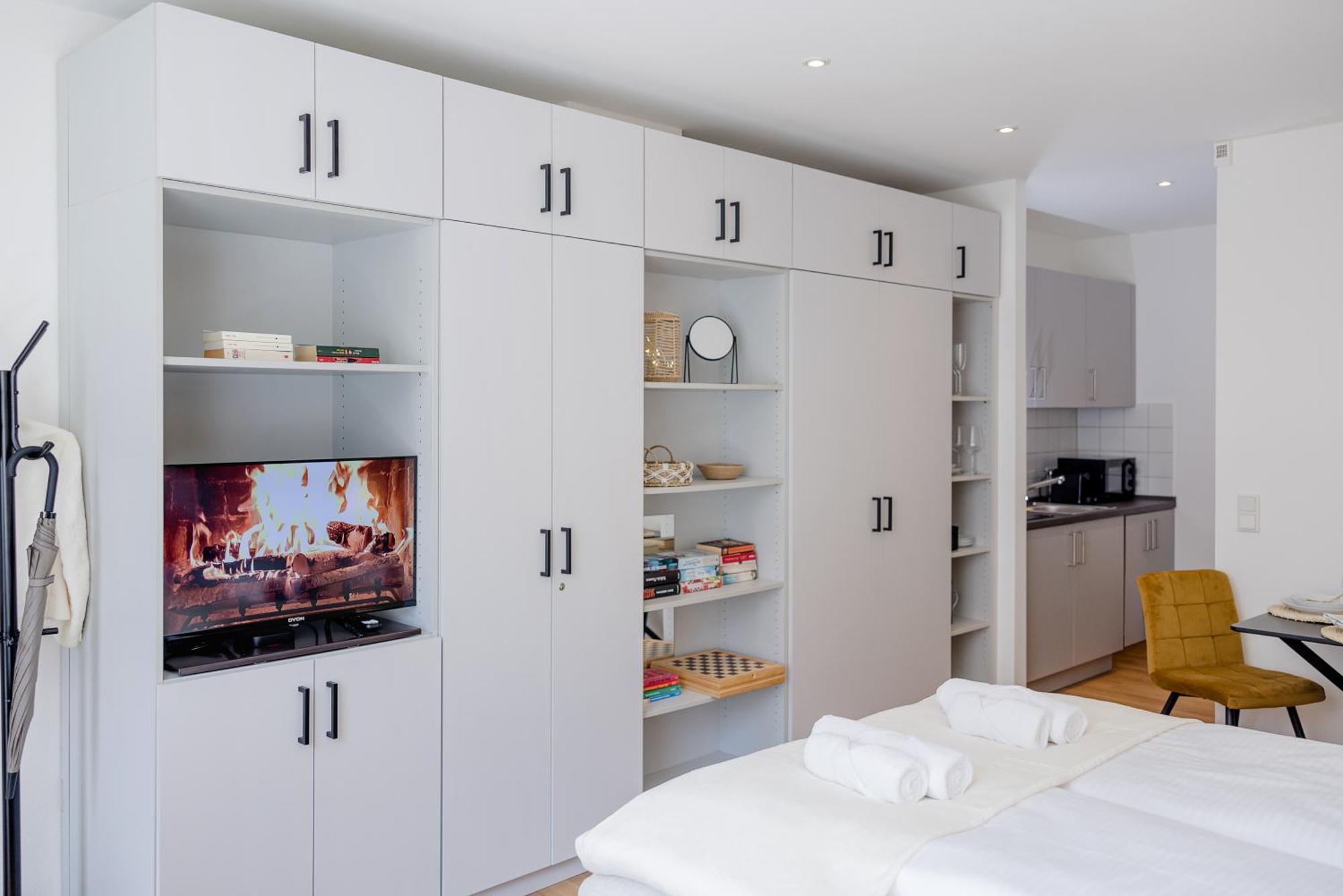 Lumen Homes - Altstadt-Studio Direkt Im Zentrum, Kueche, Netflix, Oeffentlicher Parkplatz Ums Eck Ingolstadt Ngoại thất bức ảnh