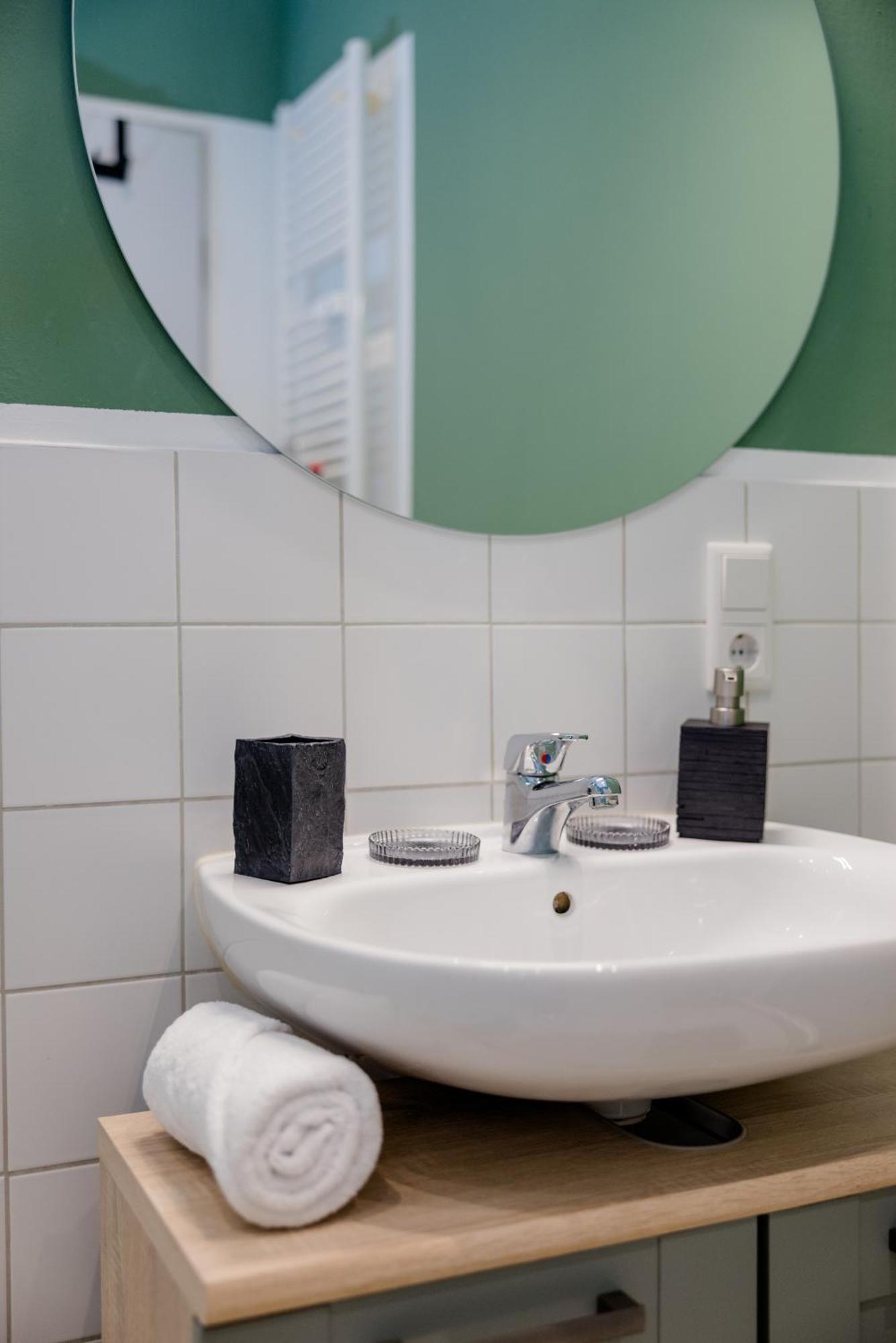 Lumen Homes - Altstadt-Studio Direkt Im Zentrum, Kueche, Netflix, Oeffentlicher Parkplatz Ums Eck Ingolstadt Ngoại thất bức ảnh