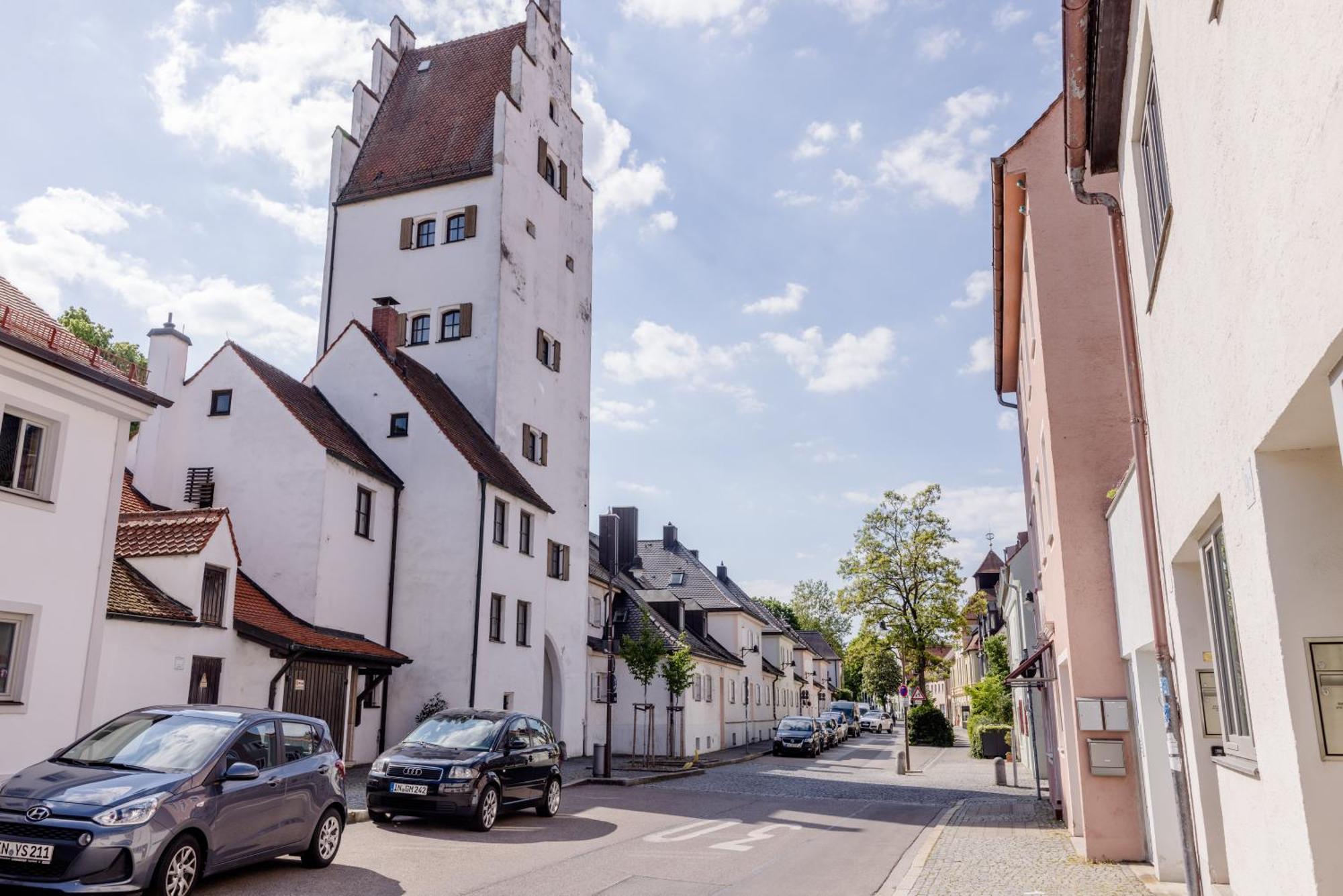 Lumen Homes - Altstadt-Studio Direkt Im Zentrum, Kueche, Netflix, Oeffentlicher Parkplatz Ums Eck Ingolstadt Ngoại thất bức ảnh