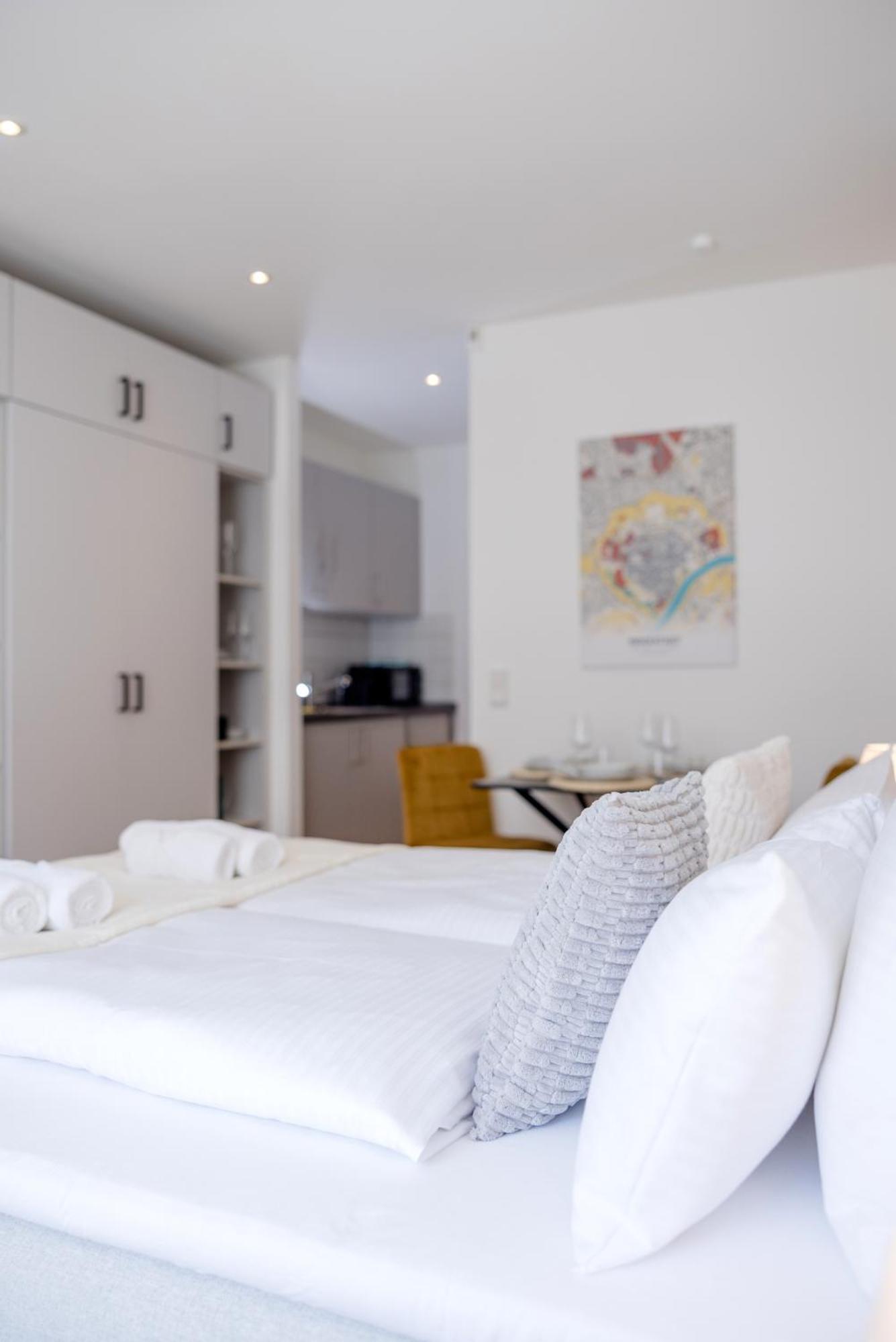 Lumen Homes - Altstadt-Studio Direkt Im Zentrum, Kueche, Netflix, Oeffentlicher Parkplatz Ums Eck Ingolstadt Ngoại thất bức ảnh