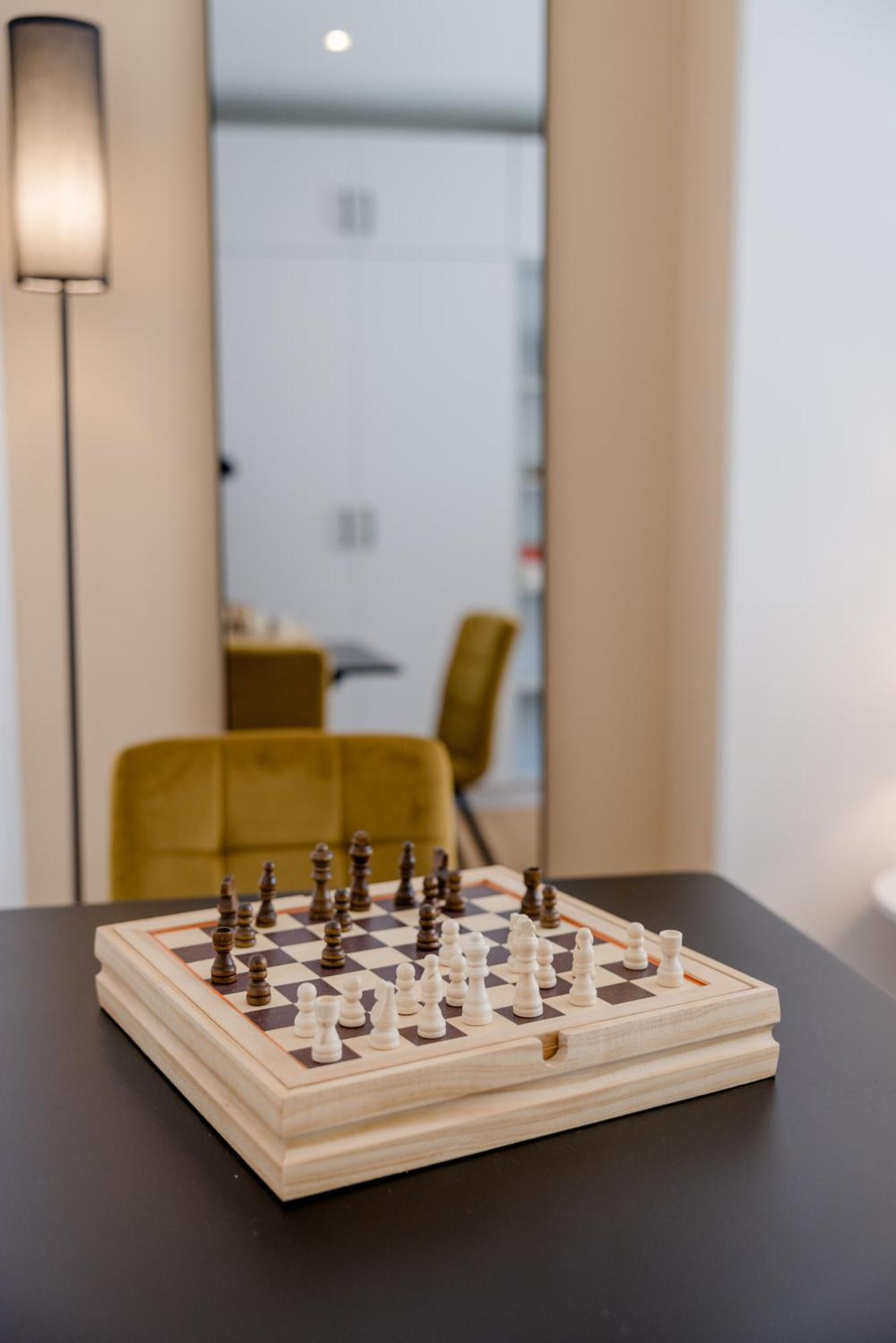 Lumen Homes - Altstadt-Studio Direkt Im Zentrum, Kueche, Netflix, Oeffentlicher Parkplatz Ums Eck Ingolstadt Ngoại thất bức ảnh