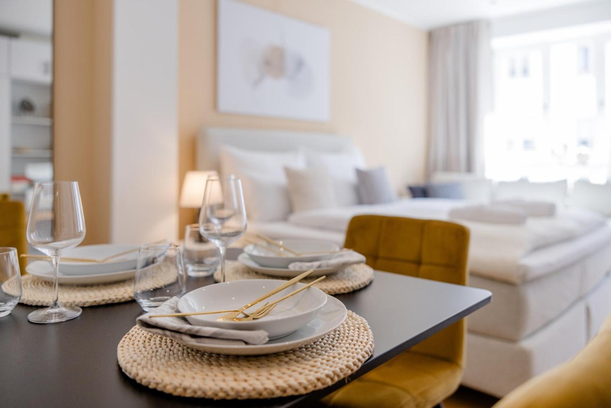 Lumen Homes - Altstadt-Studio Direkt Im Zentrum, Kueche, Netflix, Oeffentlicher Parkplatz Ums Eck Ingolstadt Ngoại thất bức ảnh